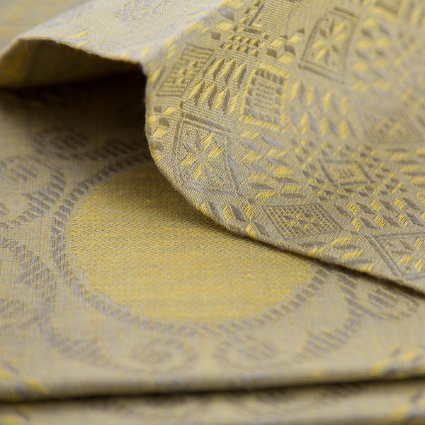 http://www.thehiddencountship.com/cdn/shop/products/hand-towel-100-linen-medaglione-yellow-gold-02_grande.jpg?v=1604052176